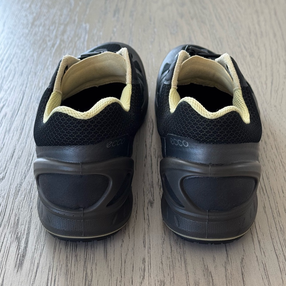 Ecco Biom Fjuel Black and Gray Sneaker shoes size women’s 7 - Picture 5 of 7